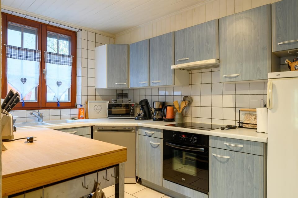 Kitchen or kitchenette, Living room