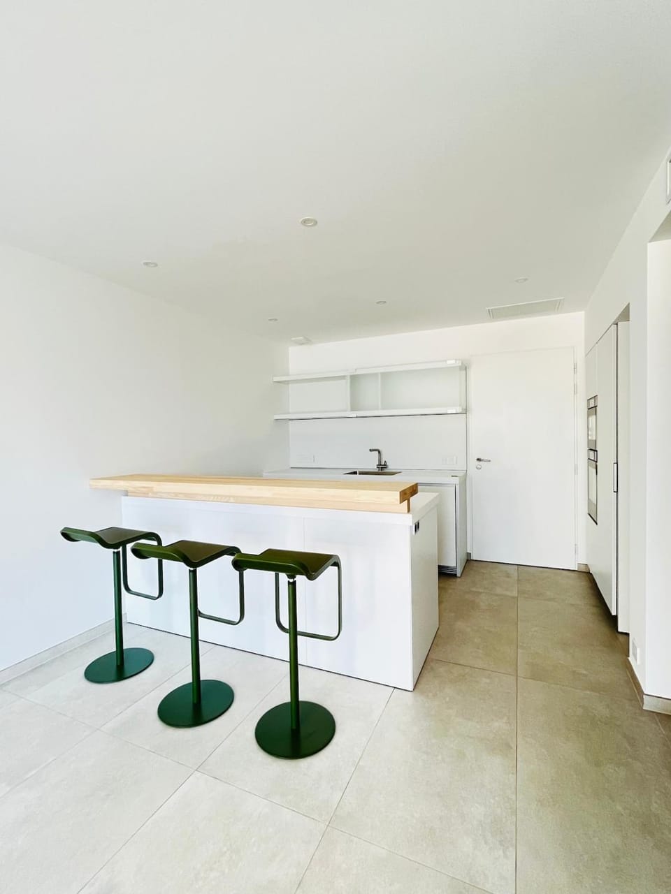 Rare T2 New, Waterfront Apartment in Ajaccio