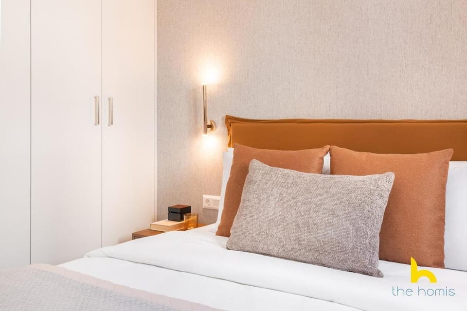Modern 1-BDR Apt Near Acropolis With Sunny Balcony Apartment in Athens