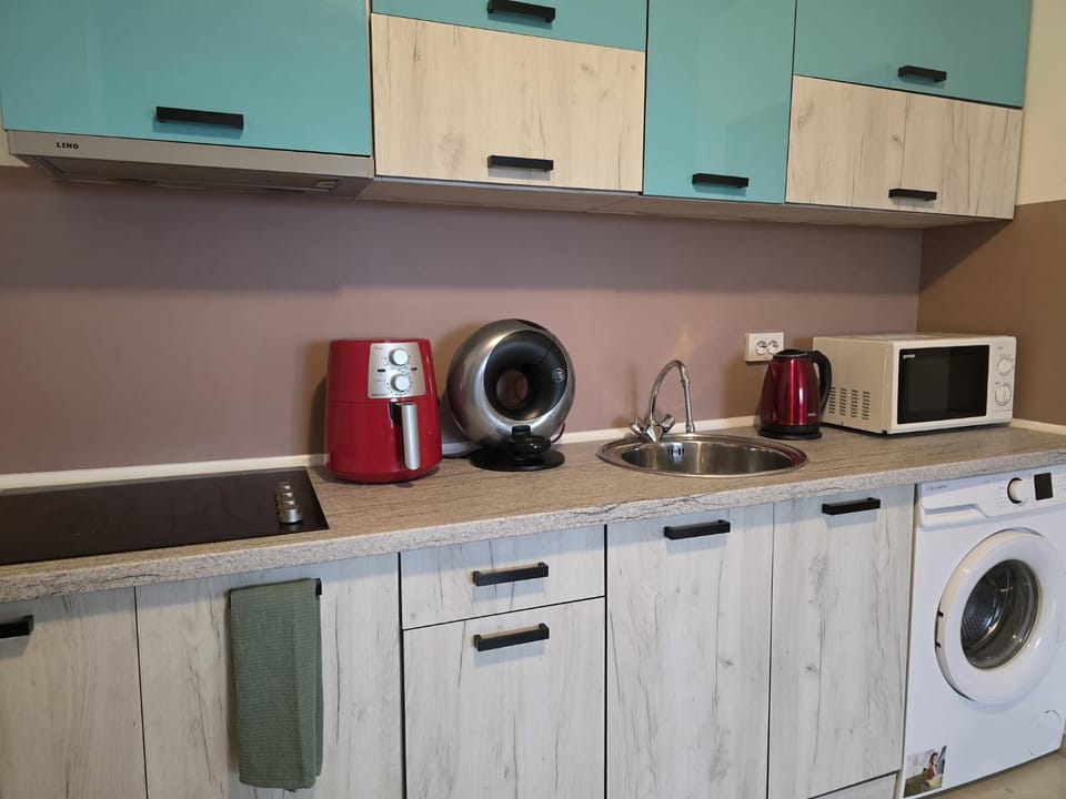 Kitchen or kitchenette, stove, washing machine