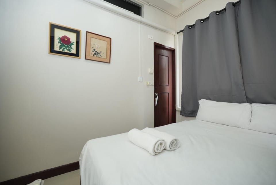 Bed, Photo of the whole room, Bedroom, towels, air conditioner