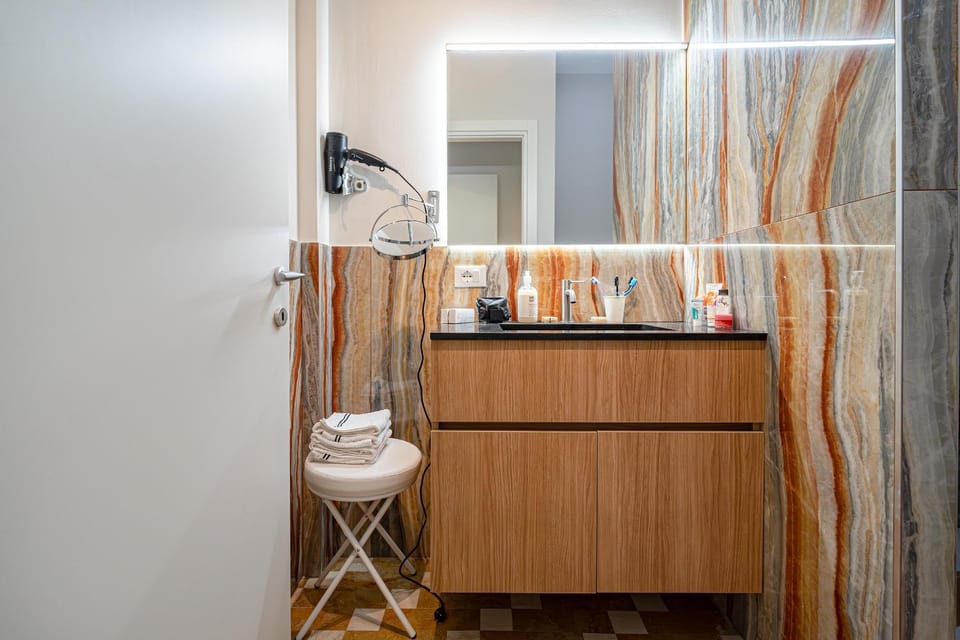 Shower, Bathroom, towels