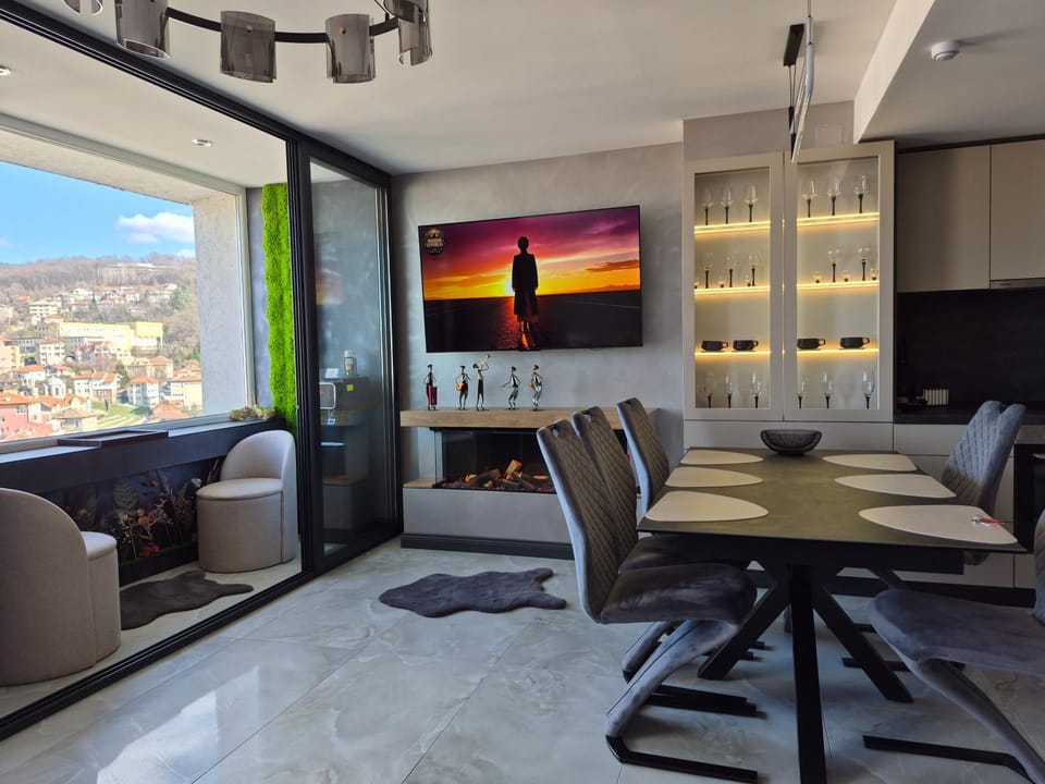 Living room, Dining area