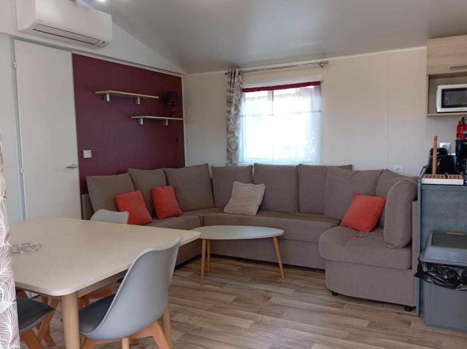 Living room, air conditioner