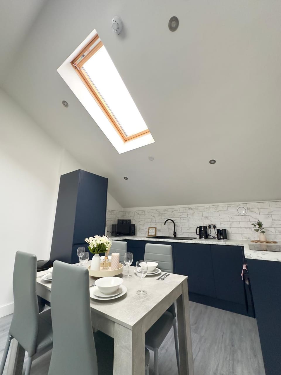 Kitchen or kitchenette, Dining area, toaster