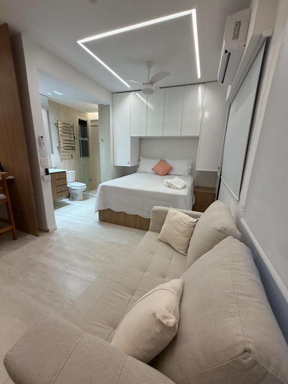 One Block from the Beach Studio with Ocean View & Fast Wi-Fi Apartment in Vitoria