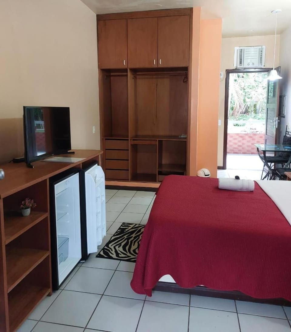 Bed, TV and multimedia, Photo of the whole room, wardrobe