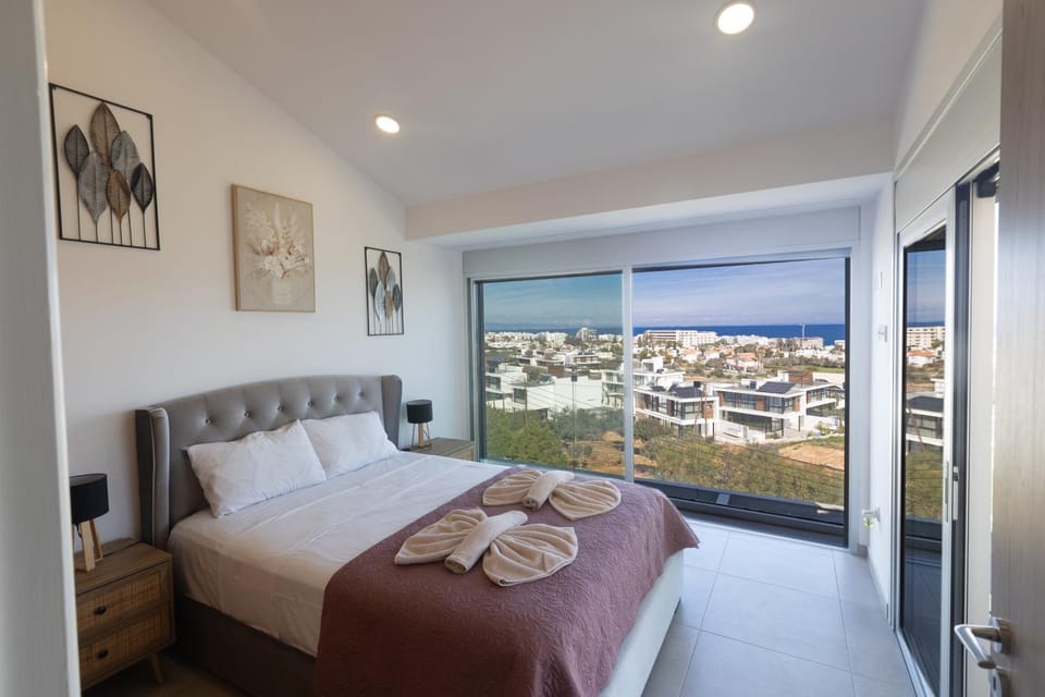 Bed, View (from property/room), Balcony/Terrace, Bedroom, Sea view, towels