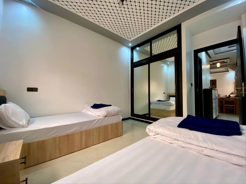 Bed, Photo of the whole room, Bedroom, towels