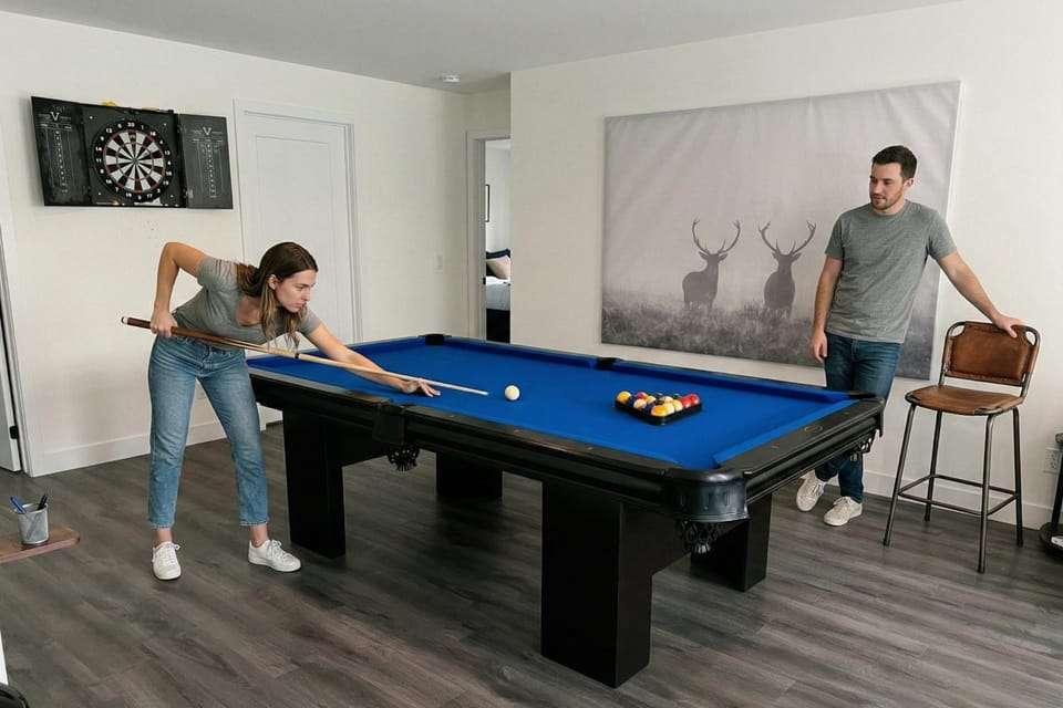 Chalet Boréale with Private Spa & Billiards, Golf & Carling Lake Chalet in Ontario