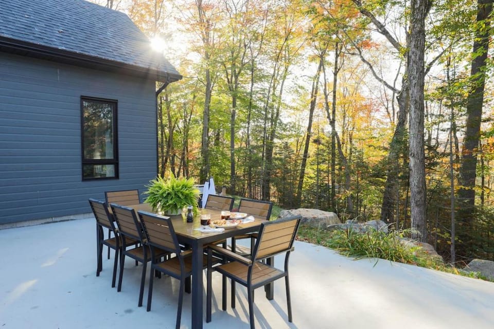 Chalet Boréale with Private Spa & Billiards, Golf & Carling Lake Chalet in Ontario