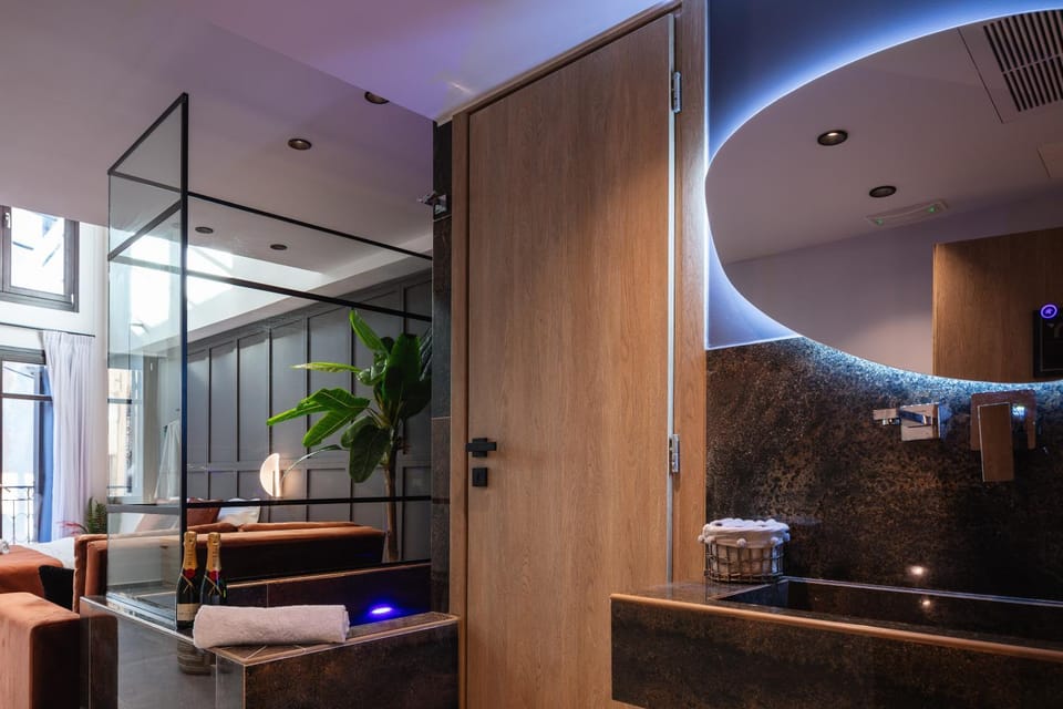 Bathroom, Living room, Seating area, Bedroom, Bath
