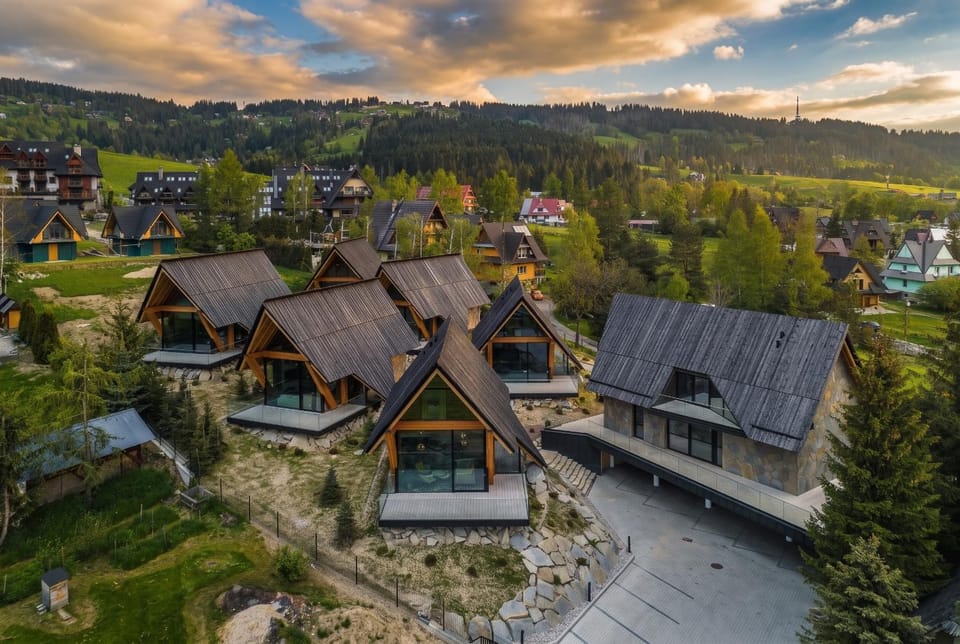 Property building, Bird's eye view, Mountain view
