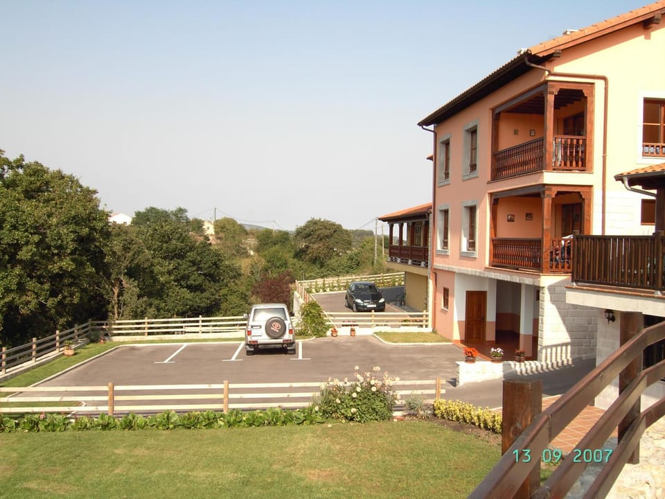 Patio, Patio, Facade/entrance, Garden, Balcony/Terrace, Mountain view