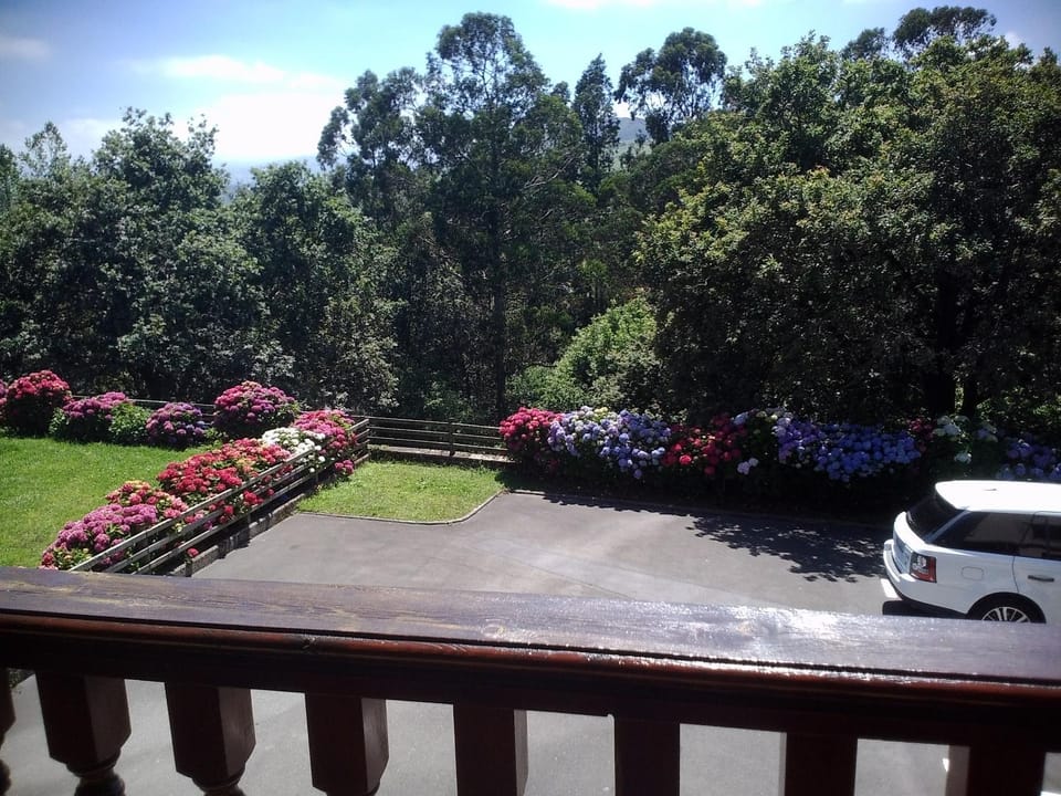 Patio, Balcony/Terrace, Garden view, Mountain view, Parking