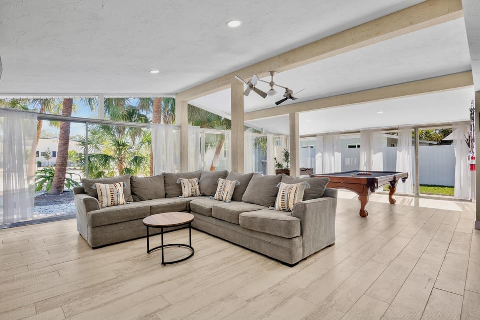 Oceanside Retreat House in Siesta Key
