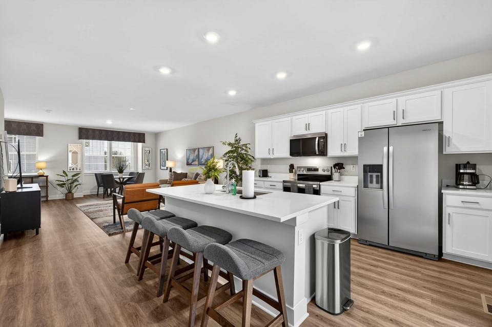 Modern Mid-Century Townhome w Deck near festivals House in Winchester