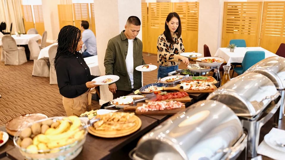 Restaurant/places to eat, Banquet/Function facilities, Food, Breakfast, Buffet breakfast, Lunch, Dinner