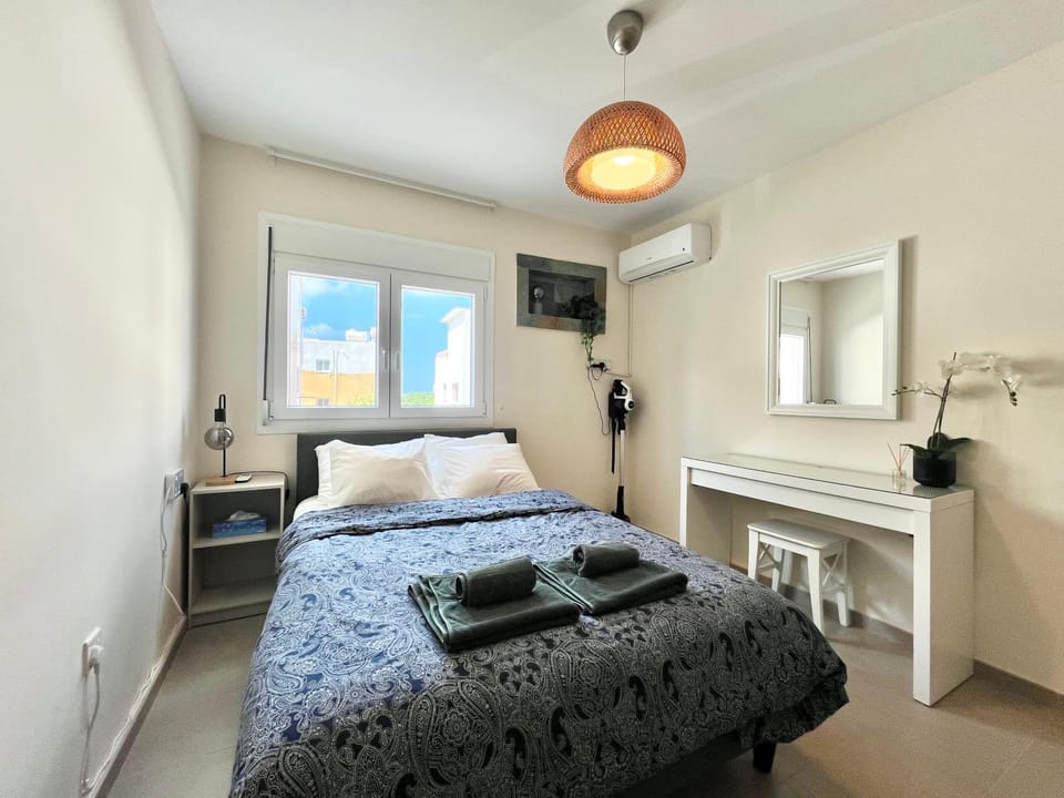 Bed, Bedroom, air conditioner