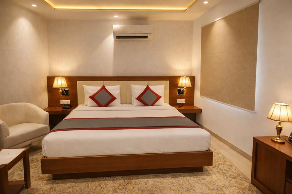Bed, Seating area, Bedroom, air conditioner
