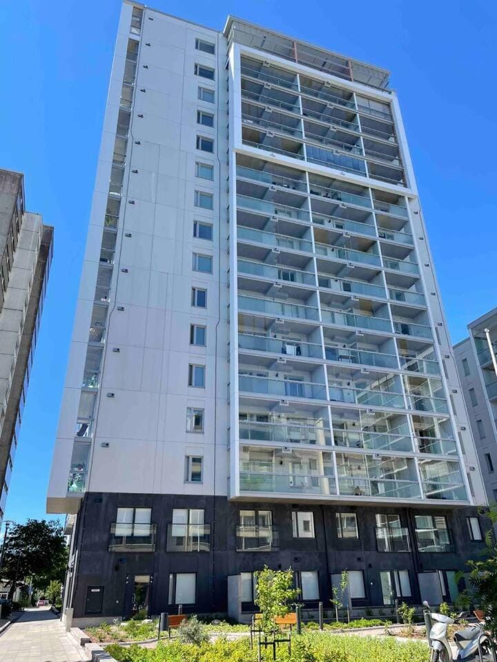 Property building, Facade/entrance, Balcony/Terrace, City view