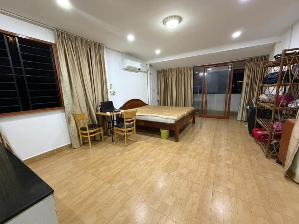 Bed, Living room, Photo of the whole room, Bedroom
