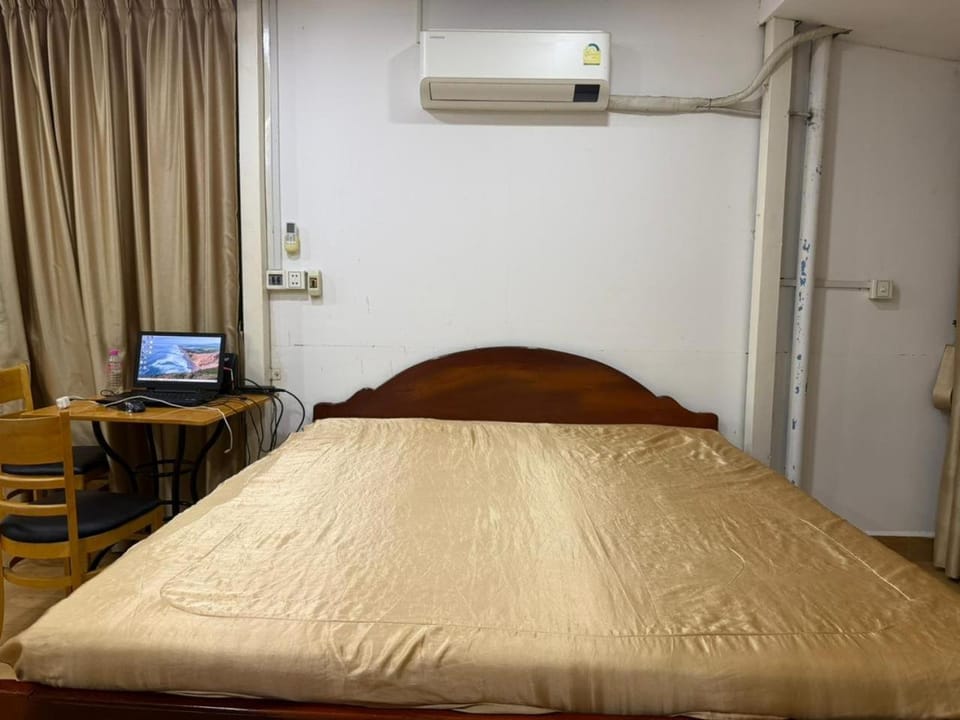 Bed, Bedroom, air conditioner