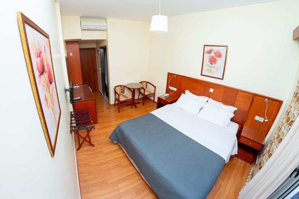 Bed, TV and multimedia, Balcony/Terrace, Bedroom, Mountain view, air conditioner