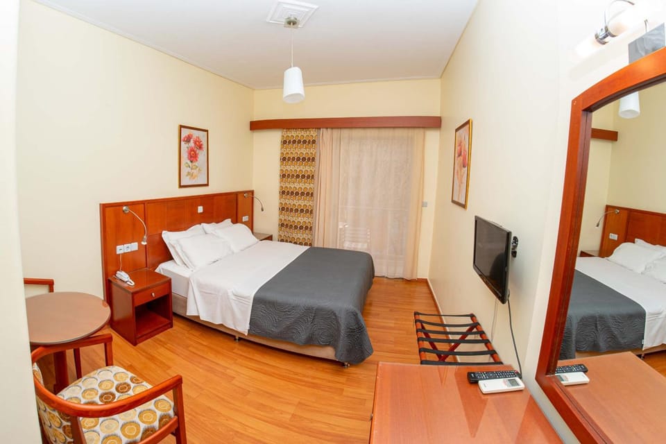Bed, TV and multimedia, Balcony/Terrace, Bedroom, air conditioner