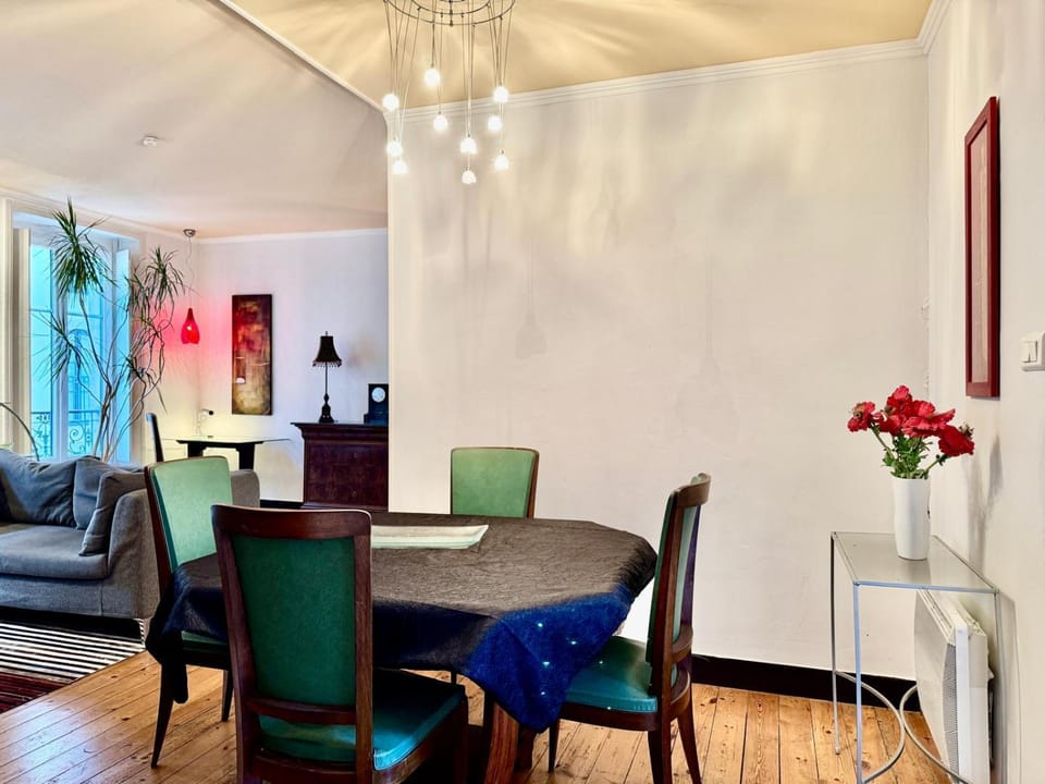 Living room, Seating area, Dining area