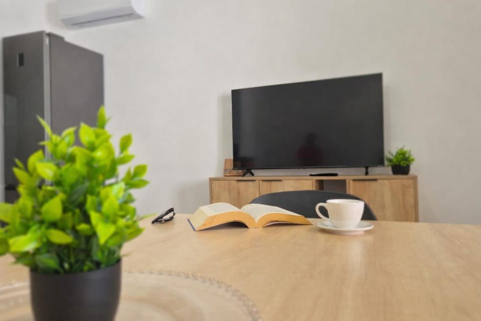 Communal lounge/ TV room, TV and multimedia, Dining area, Evening entertainment