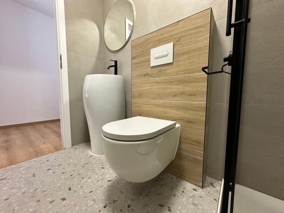 Toilet, Bathroom