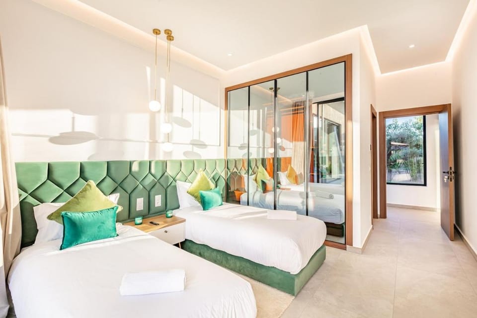 Beautiful Villa 15 min Center, Jacuzzi, Padel Villa in Marrakesh