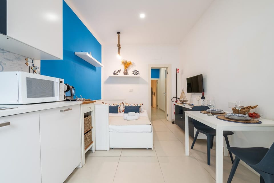 Kitchen or kitchenette, Living room, Seating area, Dining area, minibar, stove