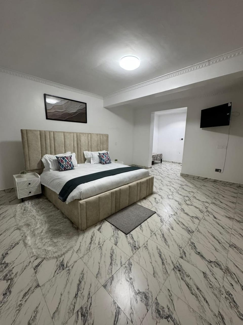 Bed, TV and multimedia, Bedroom