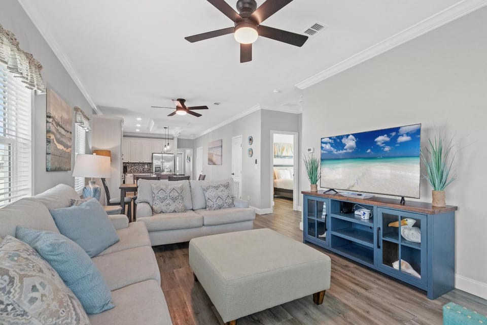 TV and multimedia, Living room, Decorative detail, Seating area