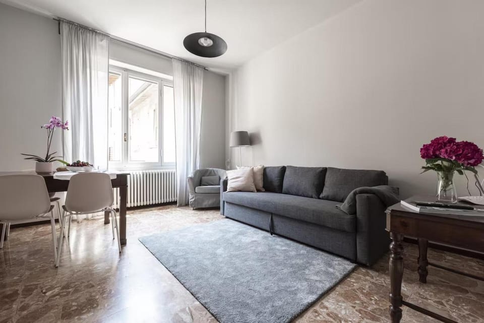 Bed, TV and multimedia, Living room, Seating area, Dining area