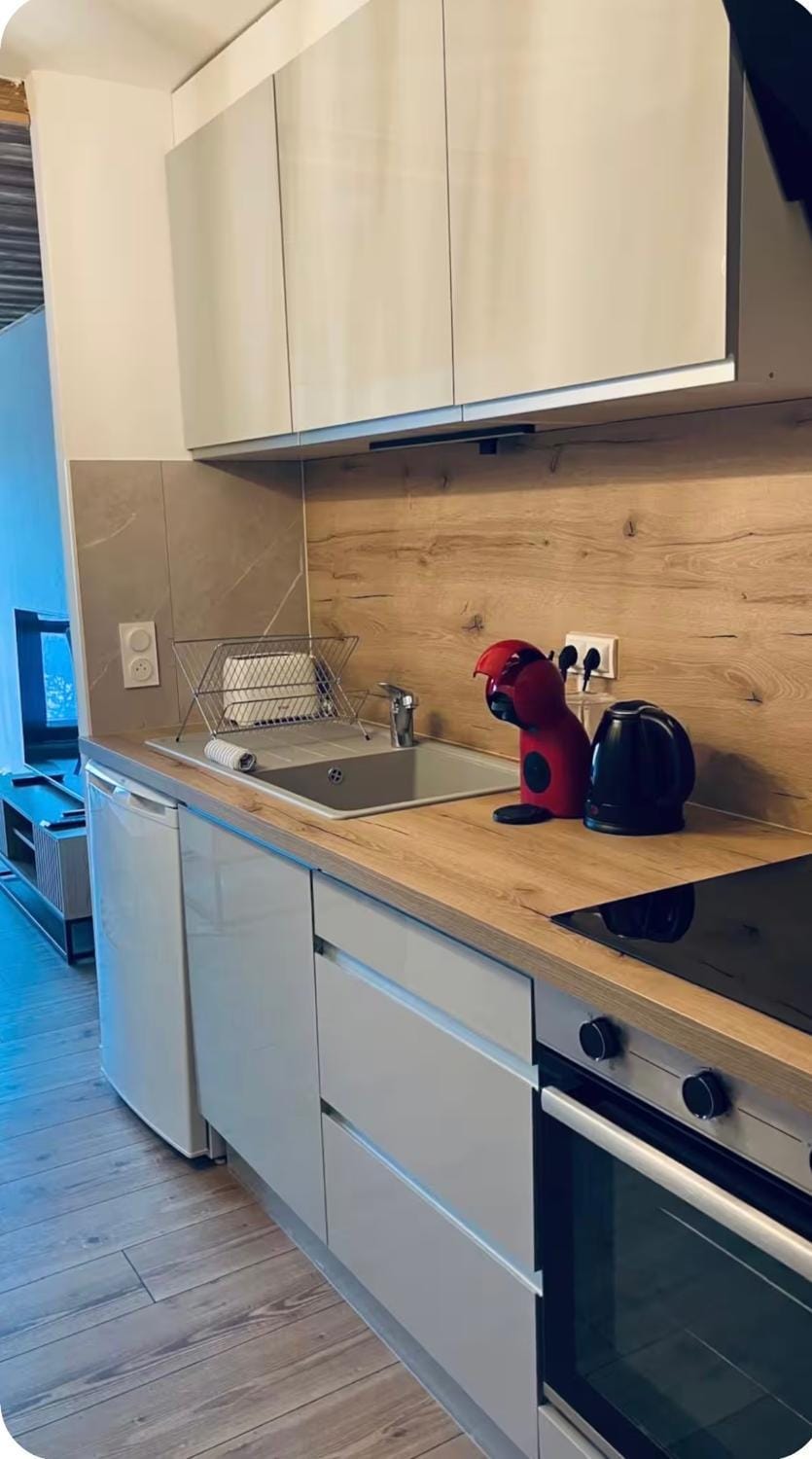 Kitchen or kitchenette