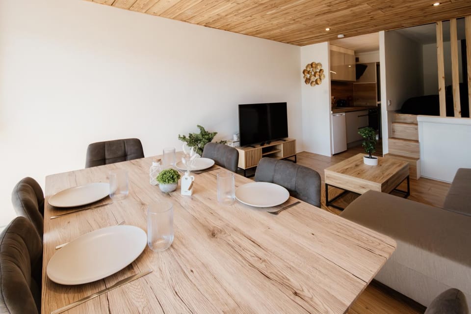 Living room, Dining area