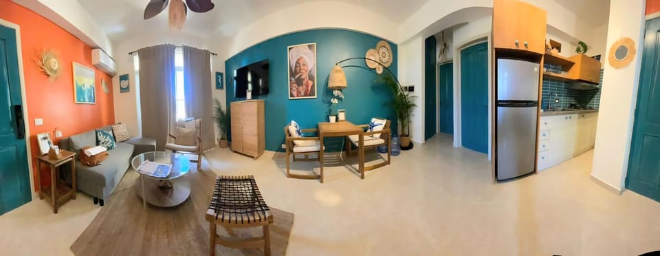 Kitchen or kitchenette, Living room, Seating area