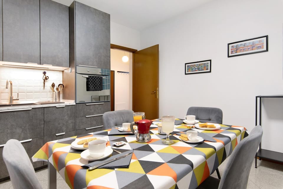 Property building, Kitchen or kitchenette, Living room