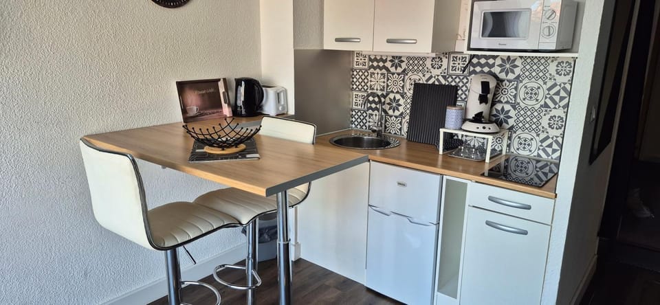 Le Pharo, Studio centre Port, 800m de la plage, clim mobile Apartment in Agde