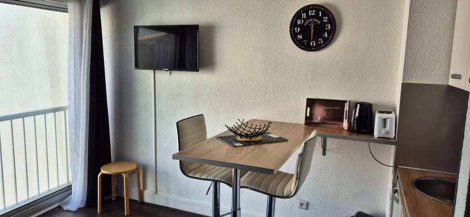 Le Pharo, Studio centre Port, 800m de la plage, clim mobile Apartment in Agde