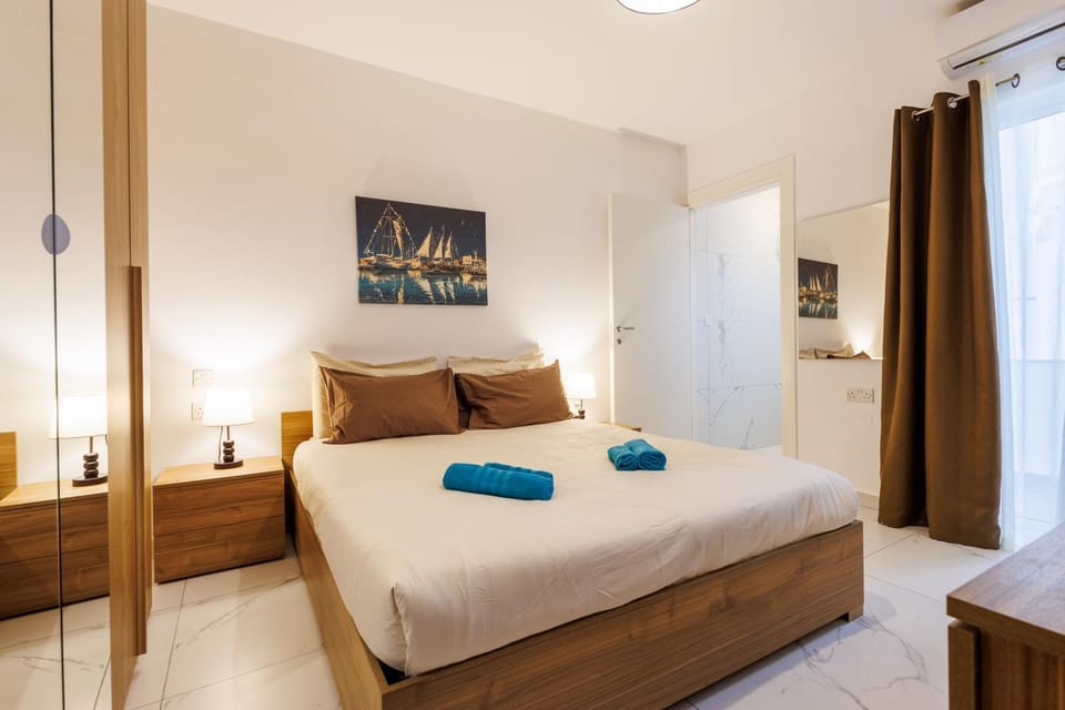 Bed, Photo of the whole room, Bedroom, towels, wardrobe, air conditioner