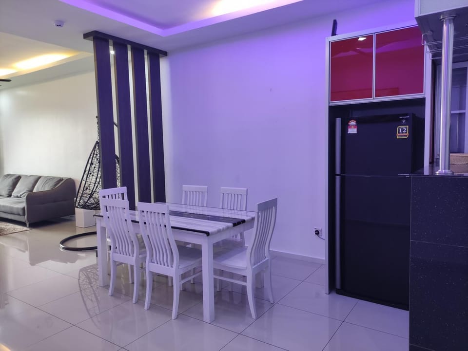 Kitchen or kitchenette, Seating area, Dining area, air conditioner