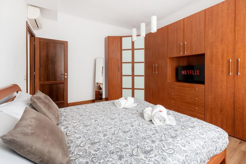 Bed, Photo of the whole room, Bedroom, towels, wardrobe