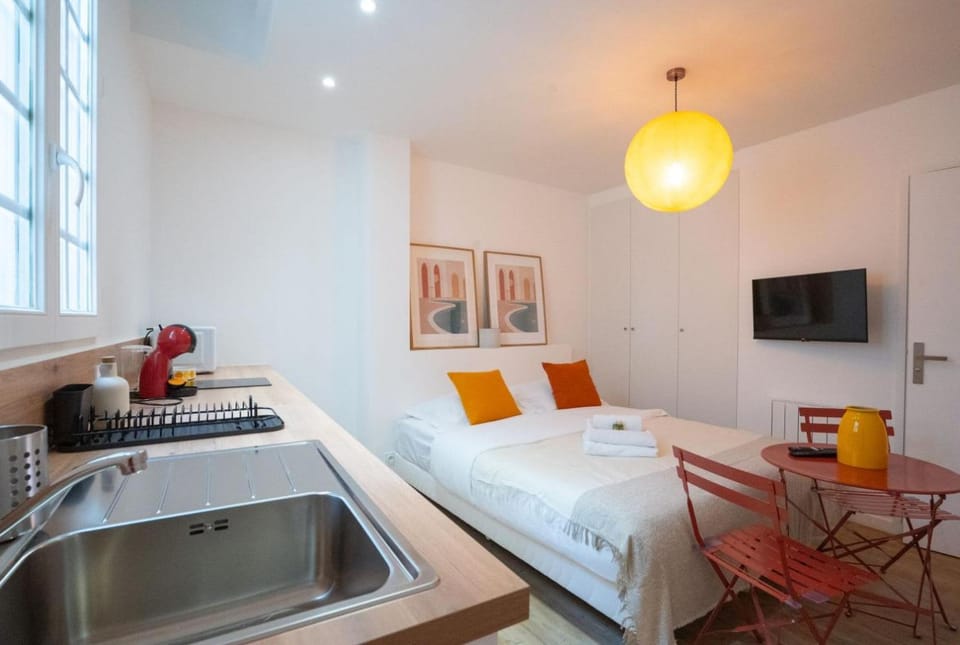 Studio neuf Paris 3eme Metro Etienne Marcel Apartment in Paris