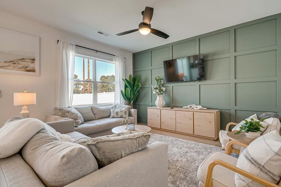4 Mi to Surf City Beaches! Family Coastal Retreat House in Topsail