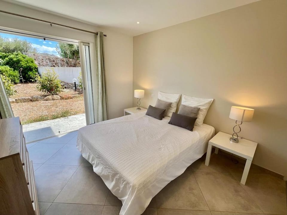 Photo of the whole room, Bedroom, Garden view, Garden view