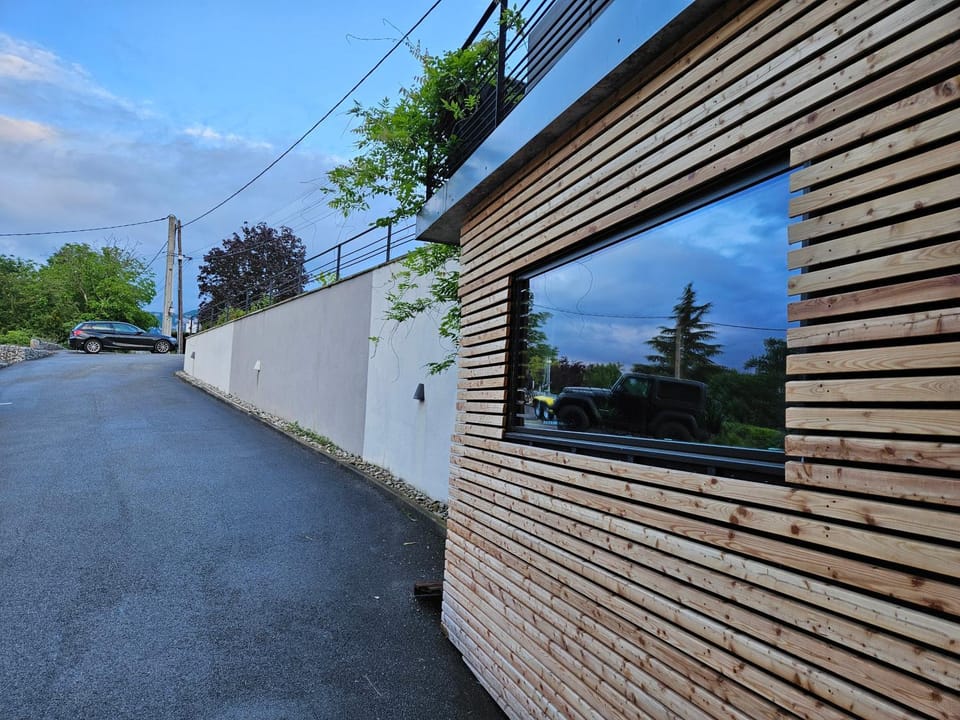Scandic tiny Apartment in Saint-Julien-en-Genevois